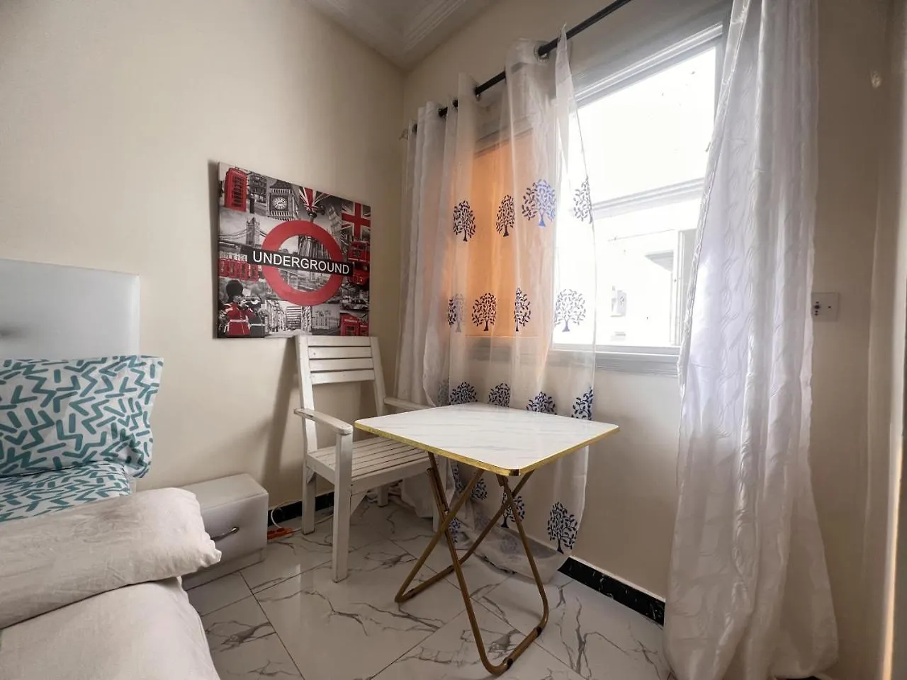 Bed & Breakfast Chambre Ventilateur Noir Ngor Almadi Dakar Senegal